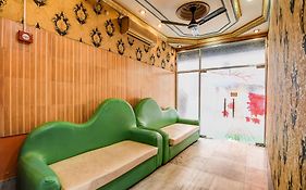 Raj Guest House Airport 4*